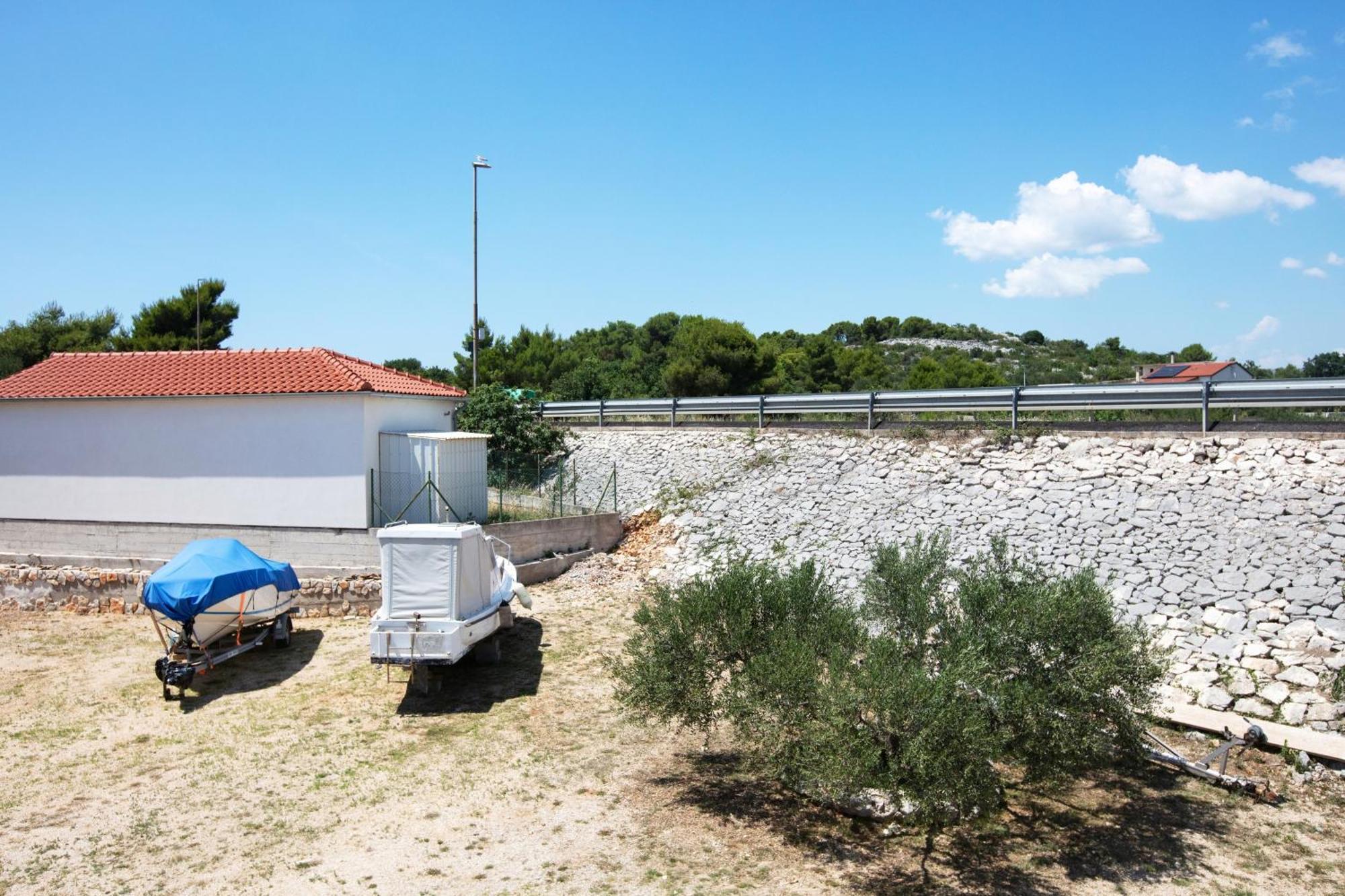 Apartments With A Parking Space Pirovac, Sibenik - 13263 외부 사진